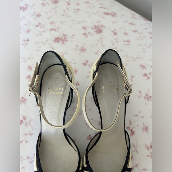 Vintage Designer Stuart Weitzman Ankle
Strap Patent Ivory Pumps - Picture 6 of 6